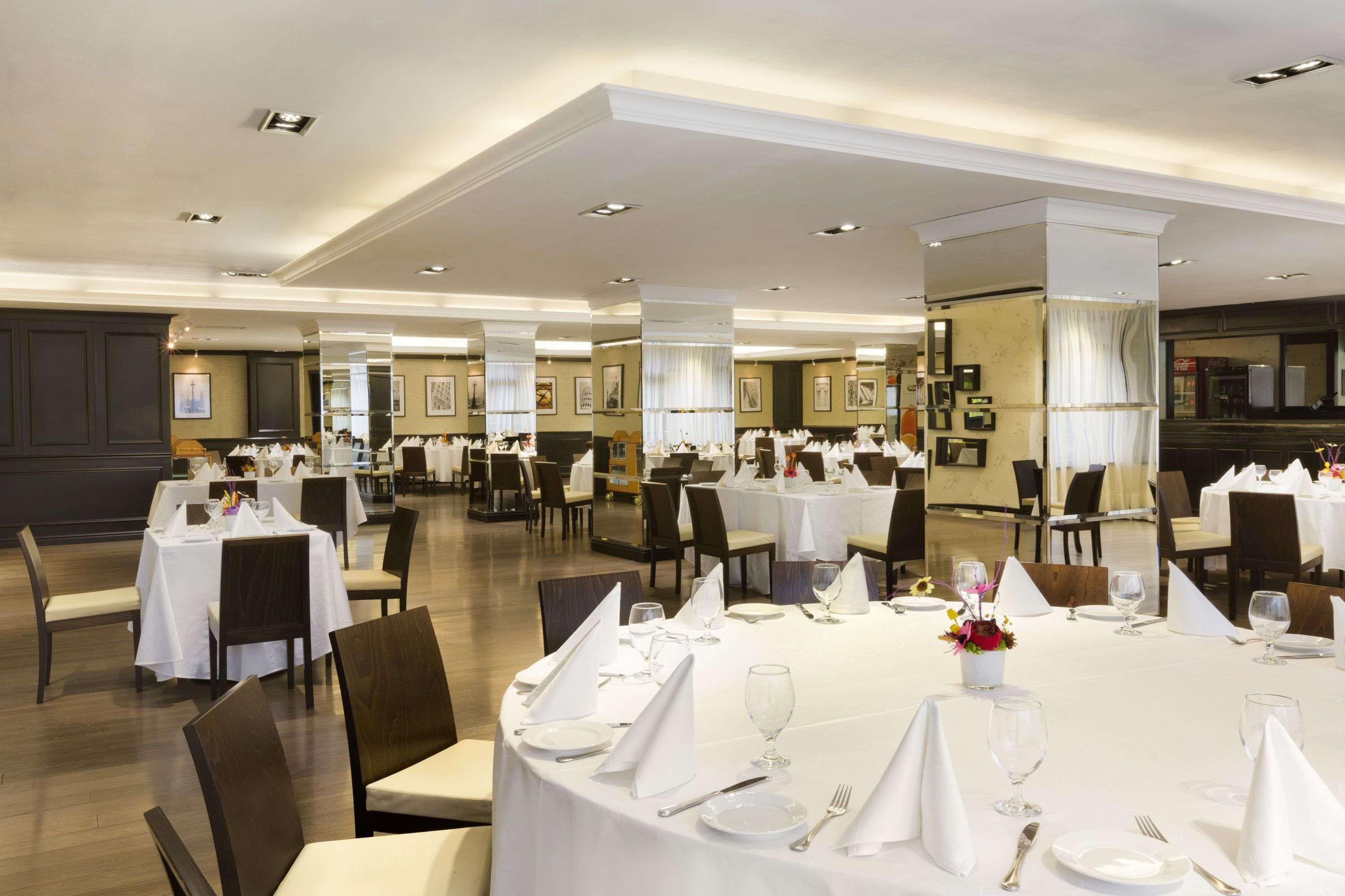 Ramada Iasi City Center Kültér fotó