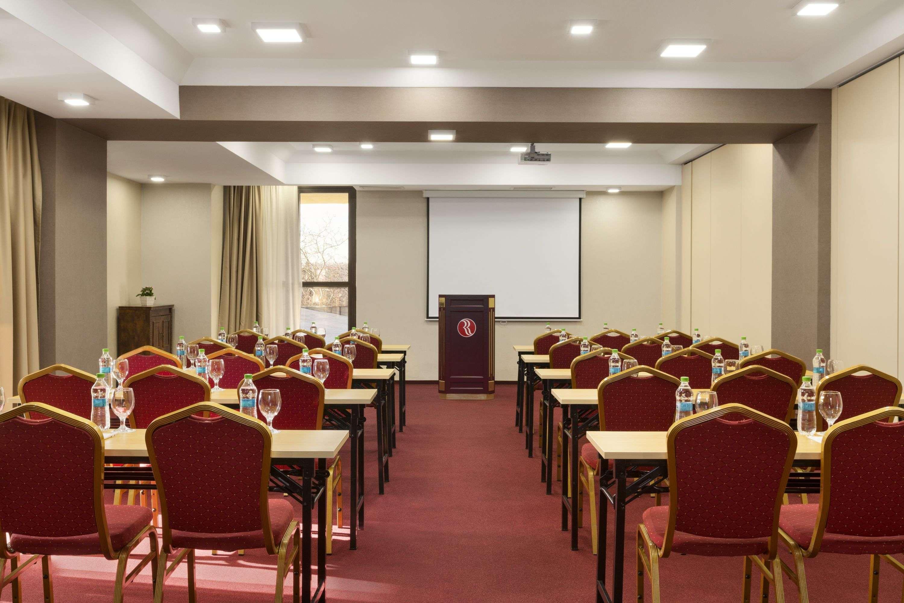 Ramada Iasi City Center Kültér fotó